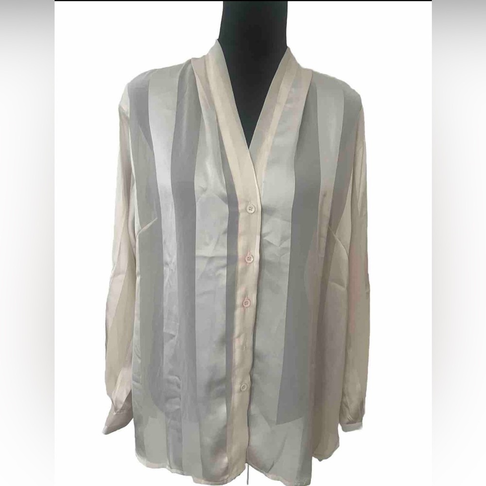 Boohoo women’s size 10 off white sheer long sleeve‎ collarless blouse